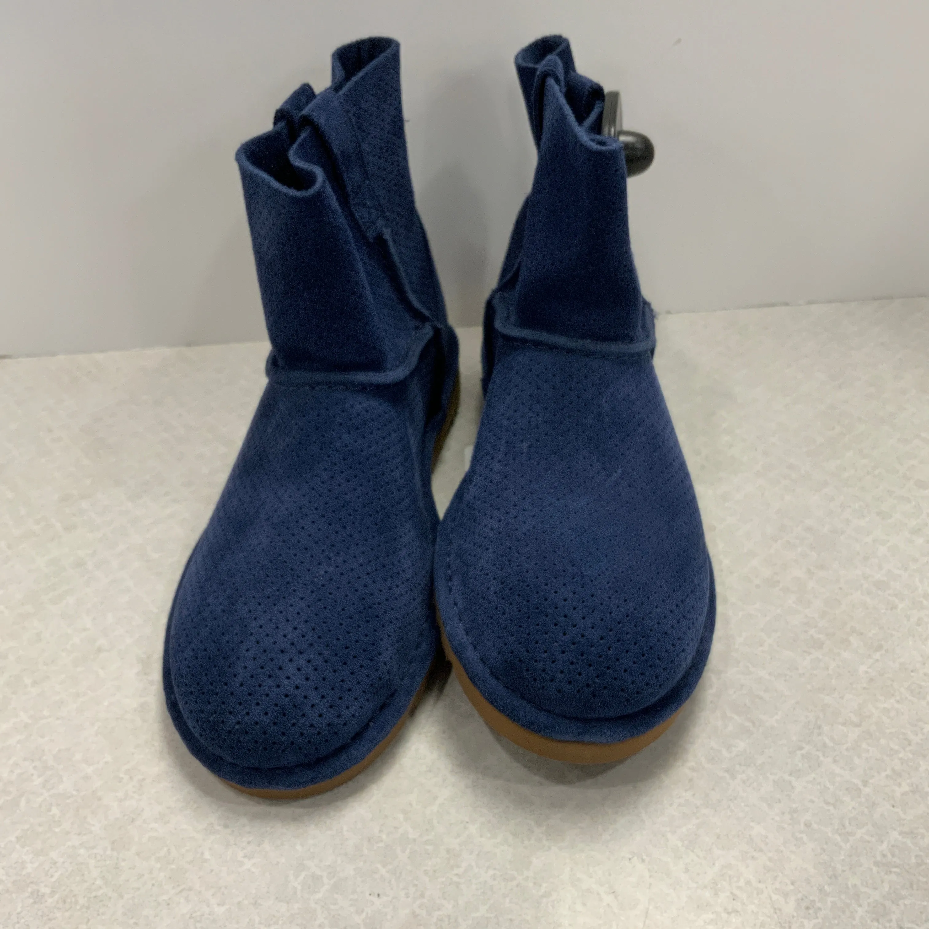 Boots Ankle Flats By Ugg In Blue, Size: 6